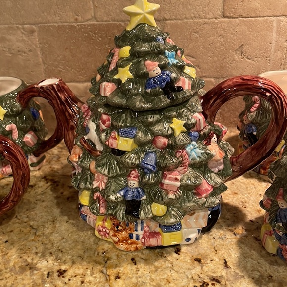Enesco Christmas Tree Teapot and 4 Matching Mugs. New - Never Used. - Picture 2 of 16